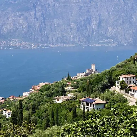 Cesare By Facchinelli - Lux Apartment Malcesine